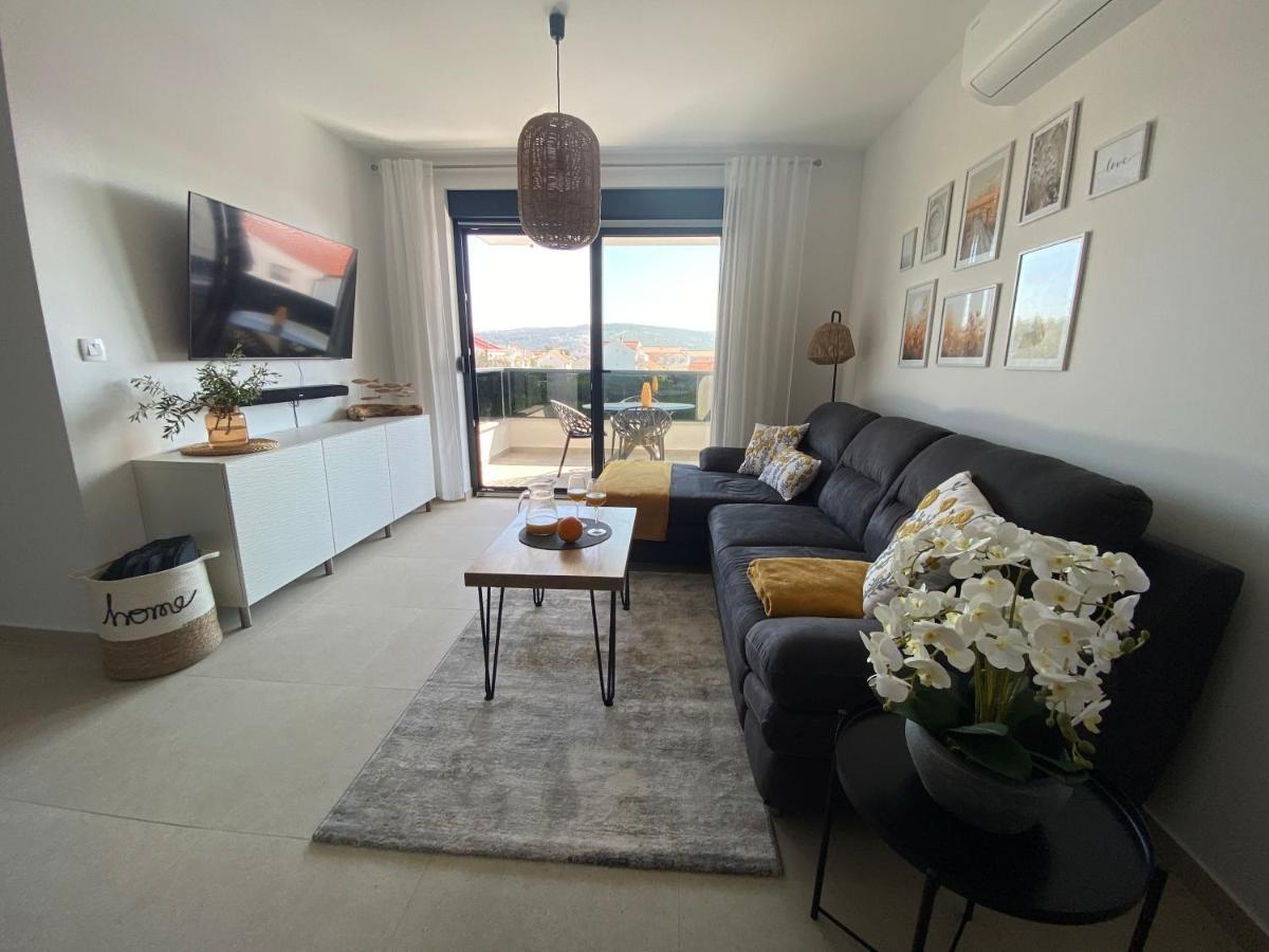 Apartment Agnes With 63 M2 Rooftop Terrace, Grill And Pool Okrug Gornji Luaran gambar