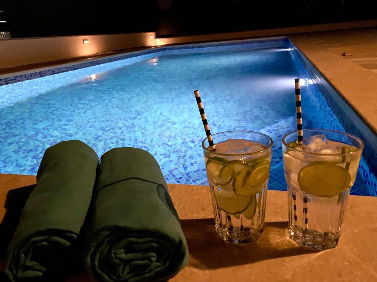 Apartment Agnes With 63 M2 Rooftop Terrace, Grill And Pool Okrug Gornji Luaran gambar