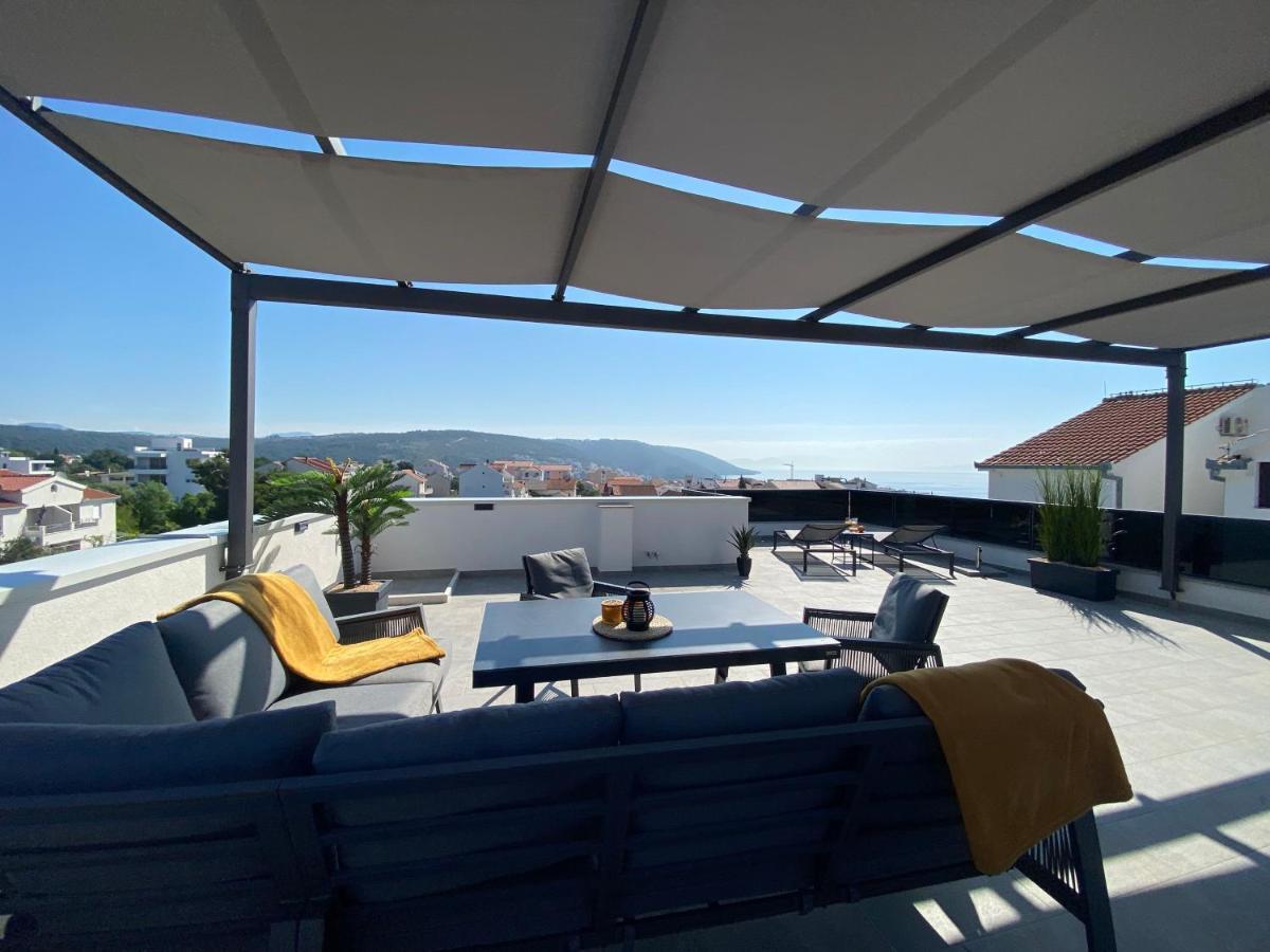 Apartment Agnes With 63 M2 Rooftop Terrace, Grill And Pool Okrug Gornji Luaran gambar