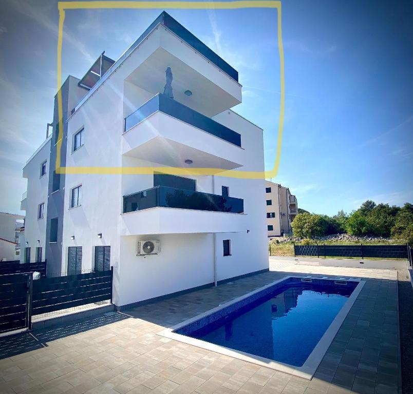 Apartment Agnes With 63 M2 Rooftop Terrace, Grill And Pool Okrug Gornji Luaran gambar