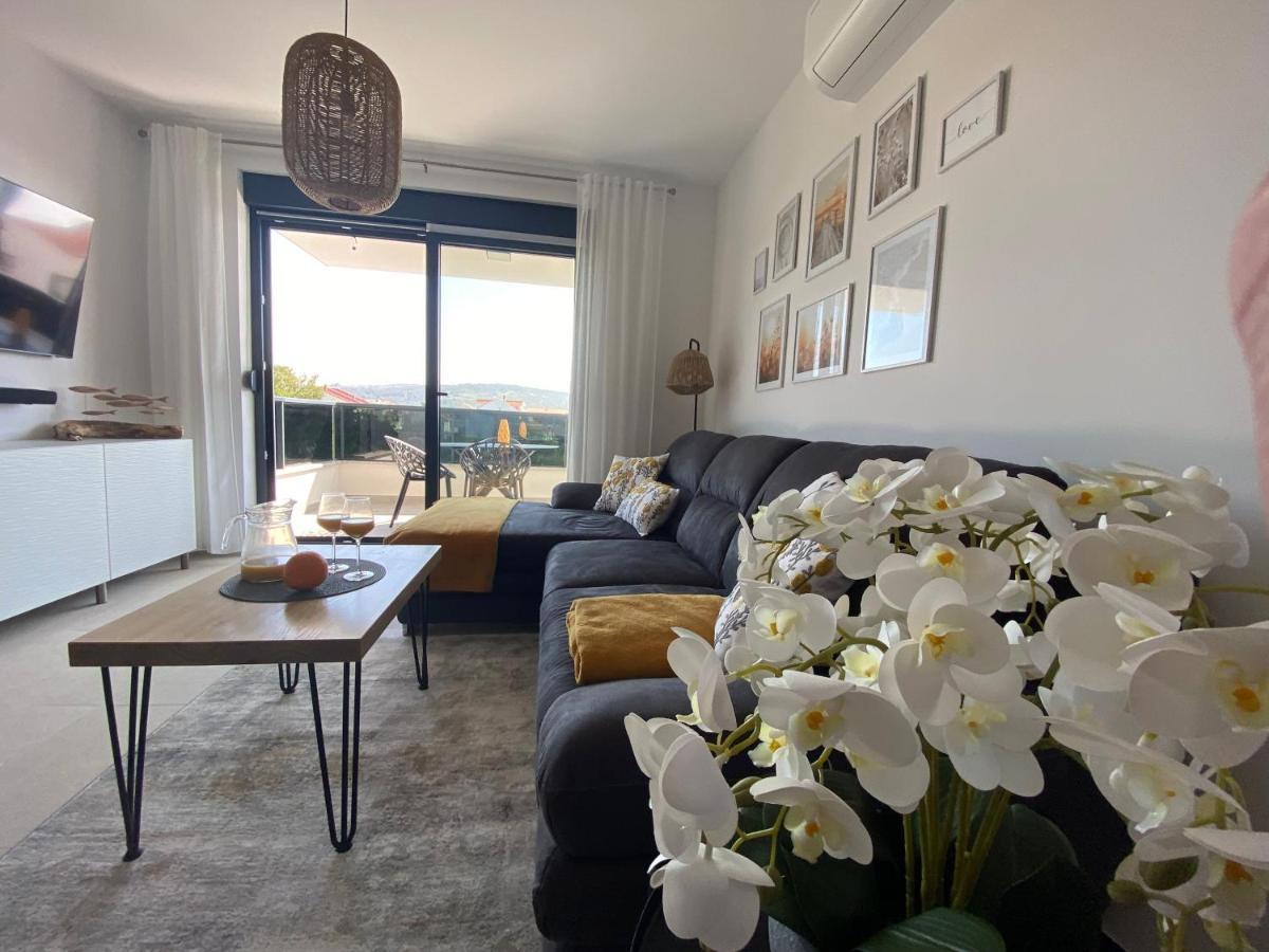 Apartment Agnes With 63 M2 Rooftop Terrace, Grill And Pool Okrug Gornji Luaran gambar