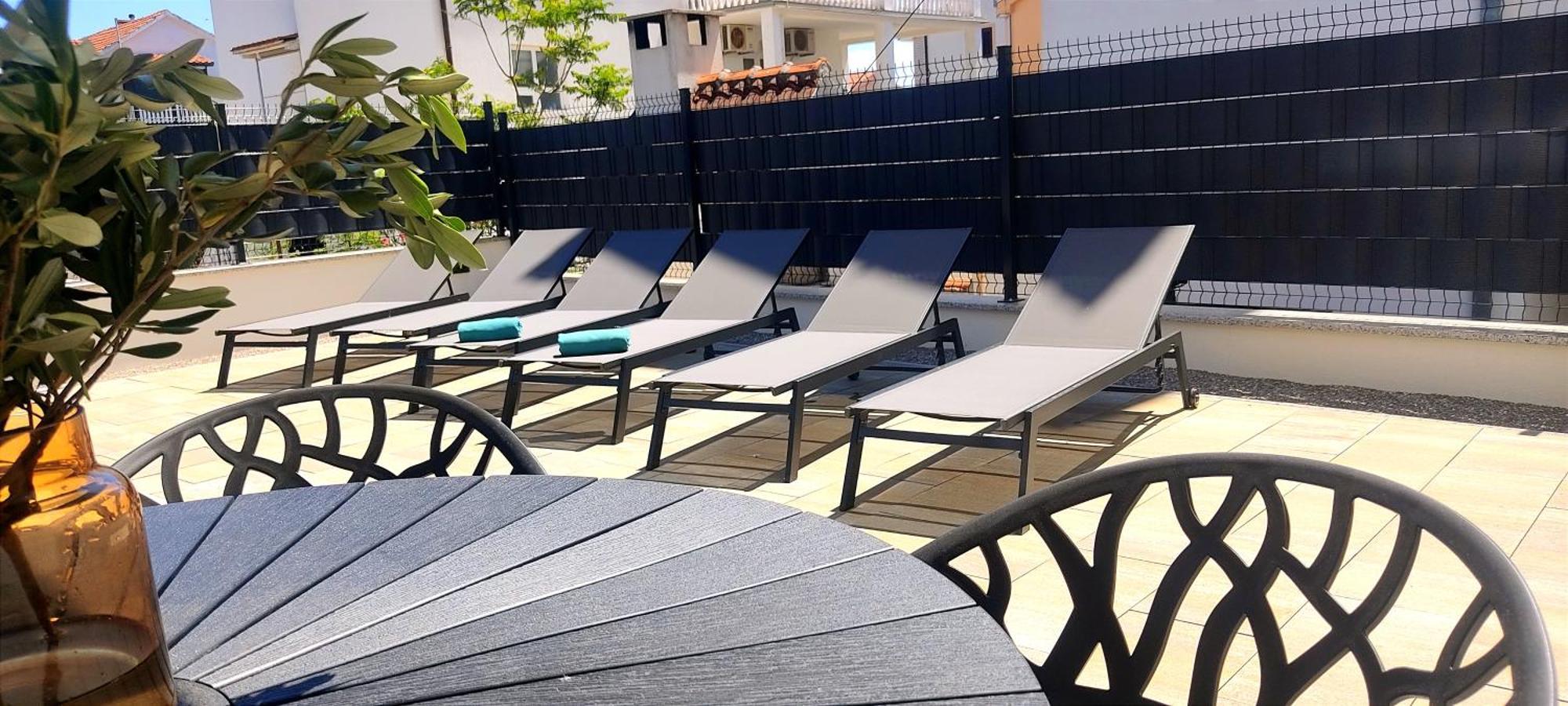 Apartment Agnes With 63 M2 Rooftop Terrace, Grill And Pool Okrug Gornji Luaran gambar