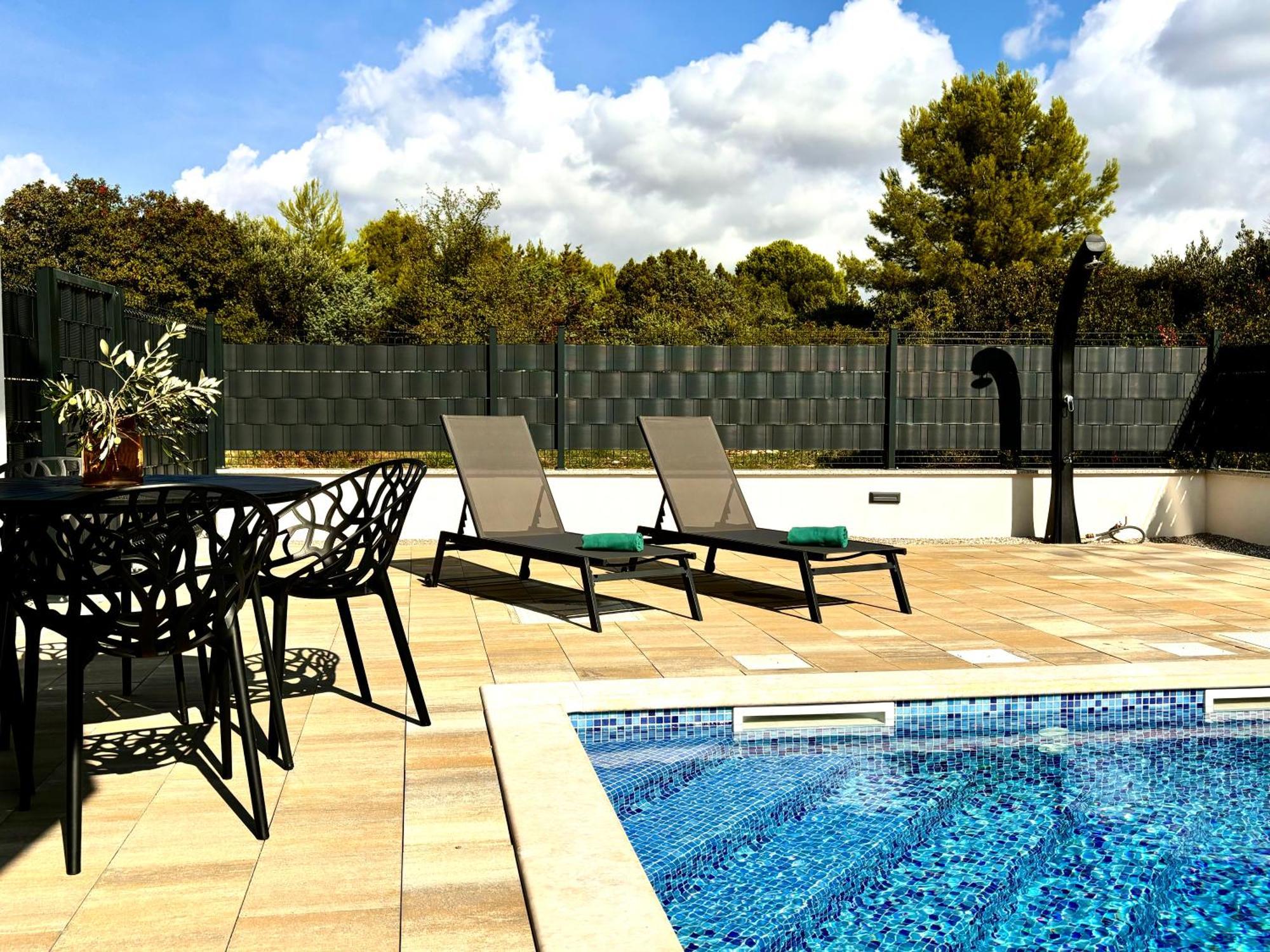 Apartment Agnes With 63 M2 Rooftop Terrace, Grill And Pool Okrug Gornji Luaran gambar